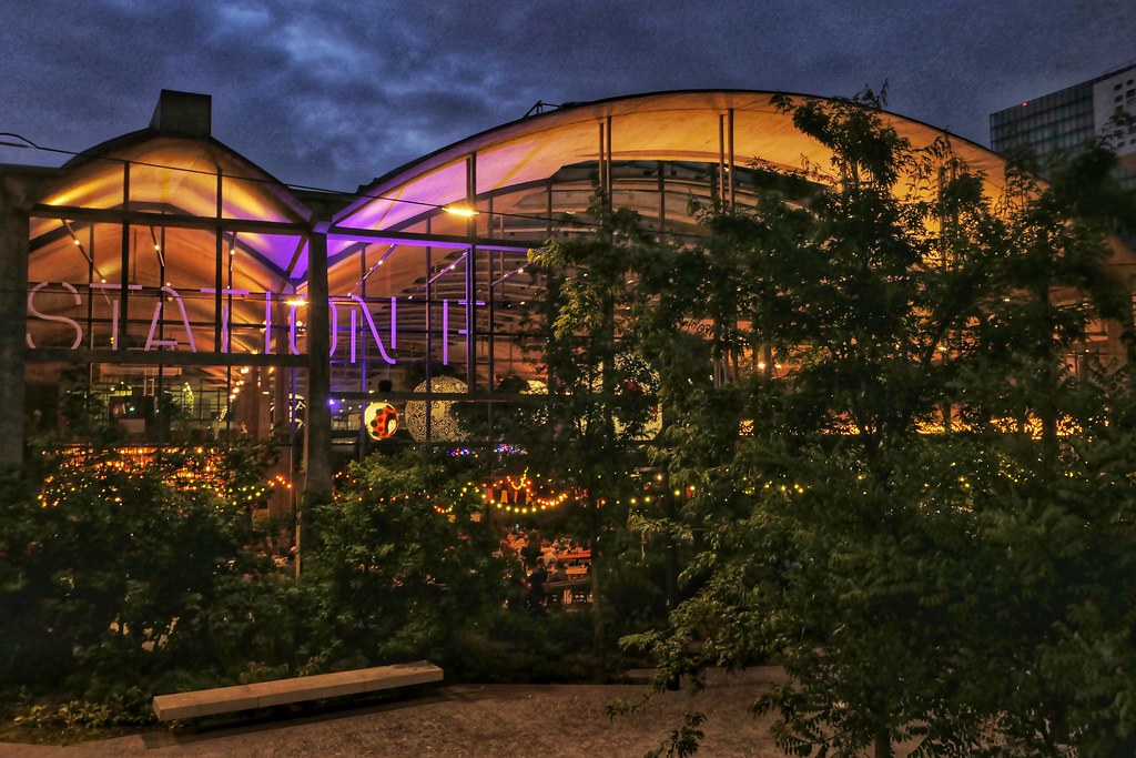 station f les demains du luxe paris orientation